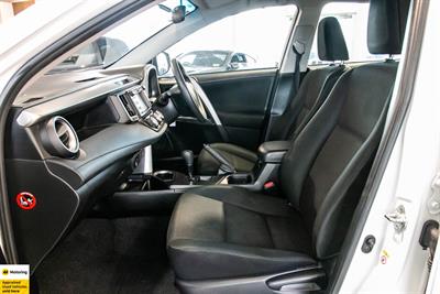 2018 Toyota RAV4 - Thumbnail