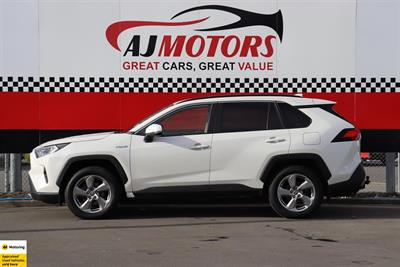 2021 Toyota RAV4 - Thumbnail