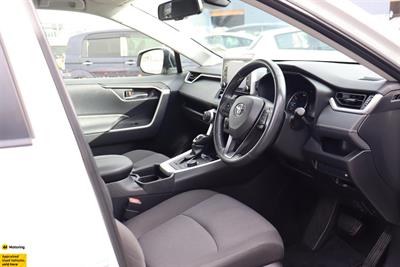 2021 Toyota RAV4 - Thumbnail