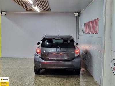 2014 Toyota Aqua - Thumbnail