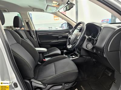 2022 Mitsubishi Outlander - Thumbnail