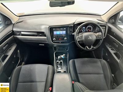 2022 Mitsubishi Outlander - Thumbnail