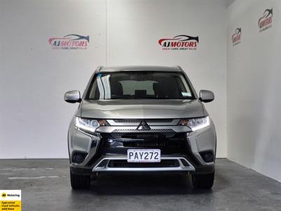2022 Mitsubishi Outlander - Thumbnail