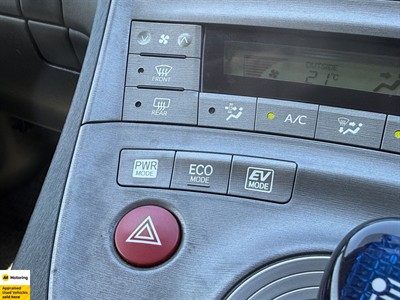 2013 Toyota Prius - Thumbnail