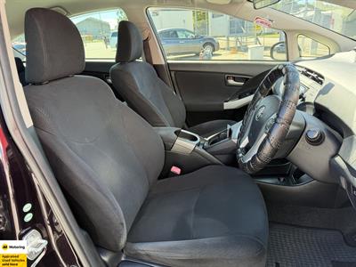 2013 Toyota Prius - Thumbnail