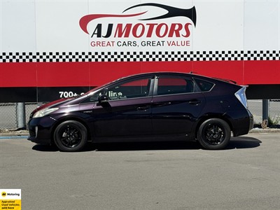 2013 Toyota Prius - Thumbnail