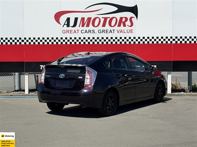 2013 Toyota Prius - Thumbnail