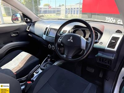 2006 Mitsubishi Outlander - Thumbnail