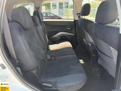 2006 Mitsubishi Outlander - Thumbnail