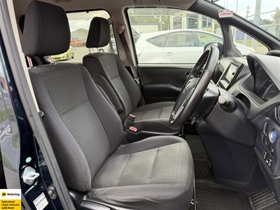 2014 Toyota Voxy - Thumbnail