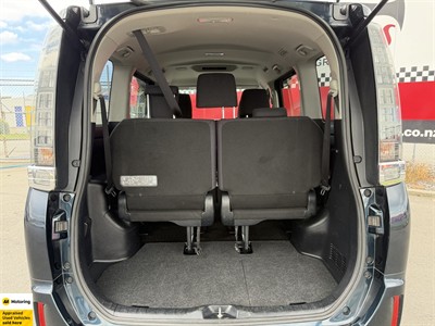2014 Toyota Voxy - Thumbnail