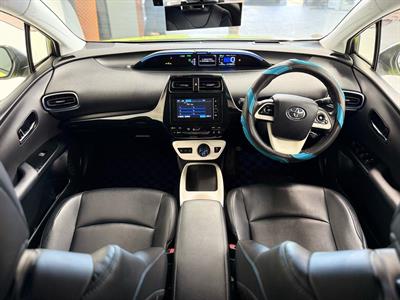 2017 Toyota Prius - Thumbnail