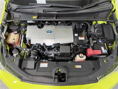 2017 Toyota Prius - Thumbnail