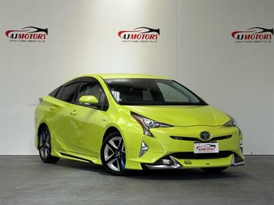 2017 Toyota Prius - Thumbnail