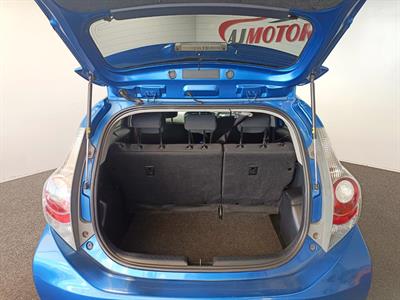 2013 Toyota Aqua - Thumbnail