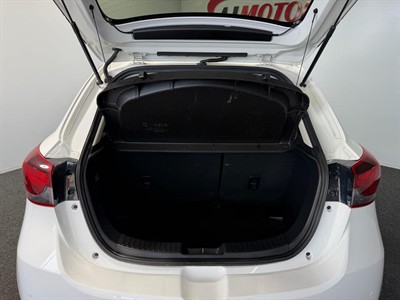 2020 Mazda MAZDA2 - Thumbnail