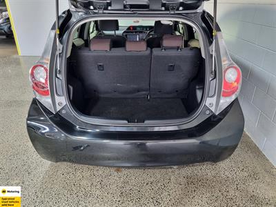 2012 Toyota Aqua - Thumbnail