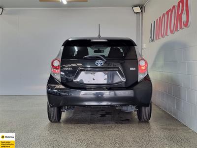 2012 Toyota Aqua - Thumbnail