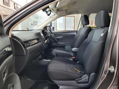 2021 Mitsubishi Outlander - Thumbnail