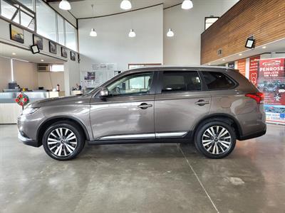 2021 Mitsubishi Outlander - Thumbnail