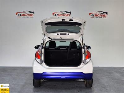 2016 Toyota Aqua - Thumbnail