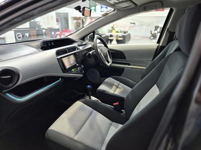 2012 Toyota Aqua - Thumbnail