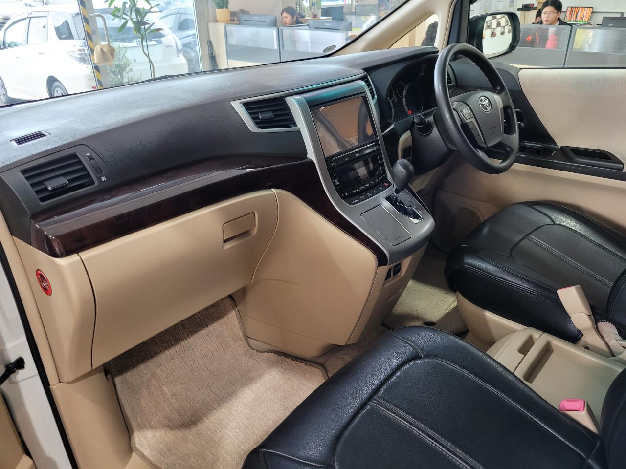 2014 Toyota Vellfire