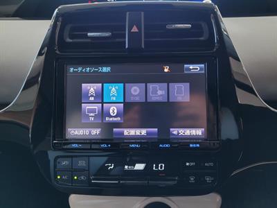 2017 Toyota Prius - Thumbnail