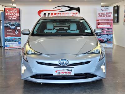 2017 Toyota Prius - Thumbnail