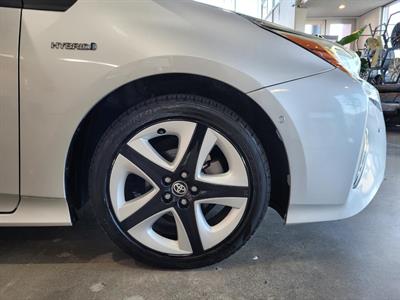 2017 Toyota Prius - Thumbnail