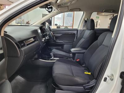 2021 Mitsubishi Outlander - Thumbnail