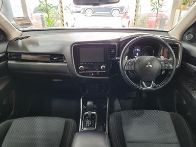 2021 Mitsubishi Outlander - Thumbnail