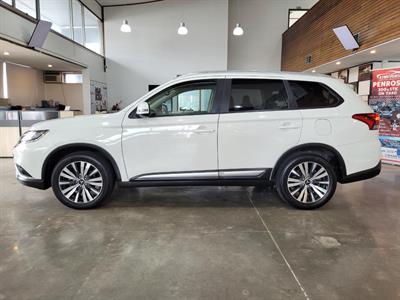 2021 Mitsubishi Outlander - Thumbnail