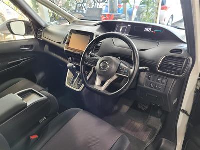 2016 Nissan Serena - Thumbnail