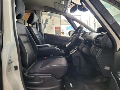 2016 Nissan Serena - Thumbnail