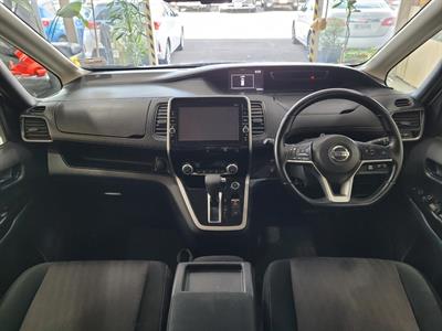 2016 Nissan Serena - Thumbnail
