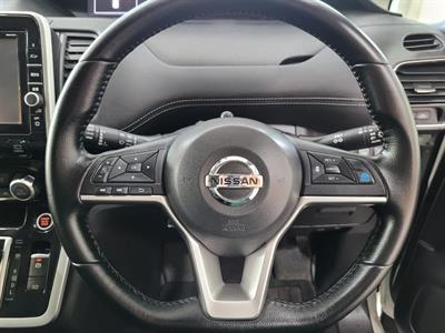 2016 Nissan Serena - Thumbnail