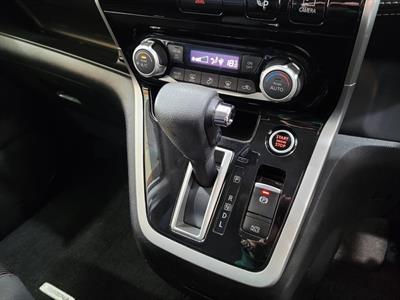2016 Nissan Serena - Thumbnail