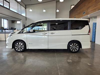 2016 Nissan Serena - Thumbnail