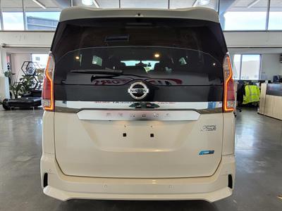 2016 Nissan Serena - Thumbnail