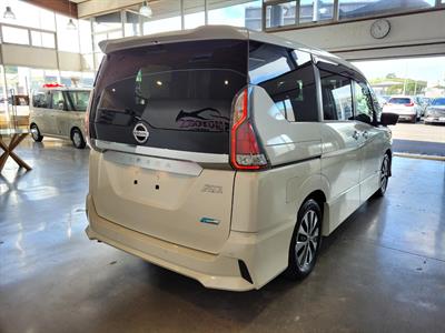 2016 Nissan Serena - Thumbnail