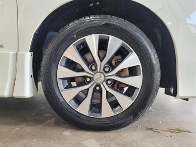 2016 Nissan Serena - Thumbnail