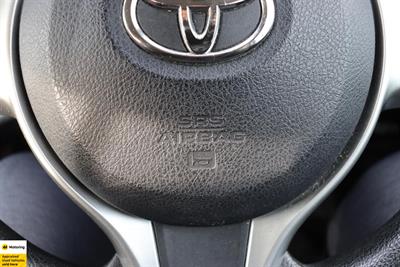2011 Toyota Vitz - Thumbnail