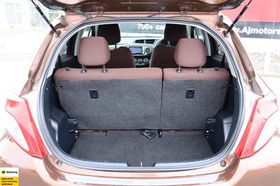 2011 Toyota Vitz - Thumbnail