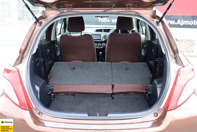2011 Toyota Vitz - Thumbnail