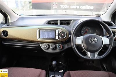 2011 Toyota Vitz - Thumbnail