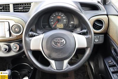 2011 Toyota Vitz - Thumbnail