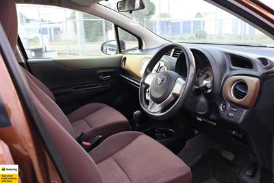 2011 Toyota Vitz - Thumbnail