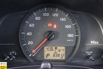 2011 Toyota Vitz - Thumbnail