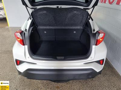 2017 Toyota C-HR - Thumbnail